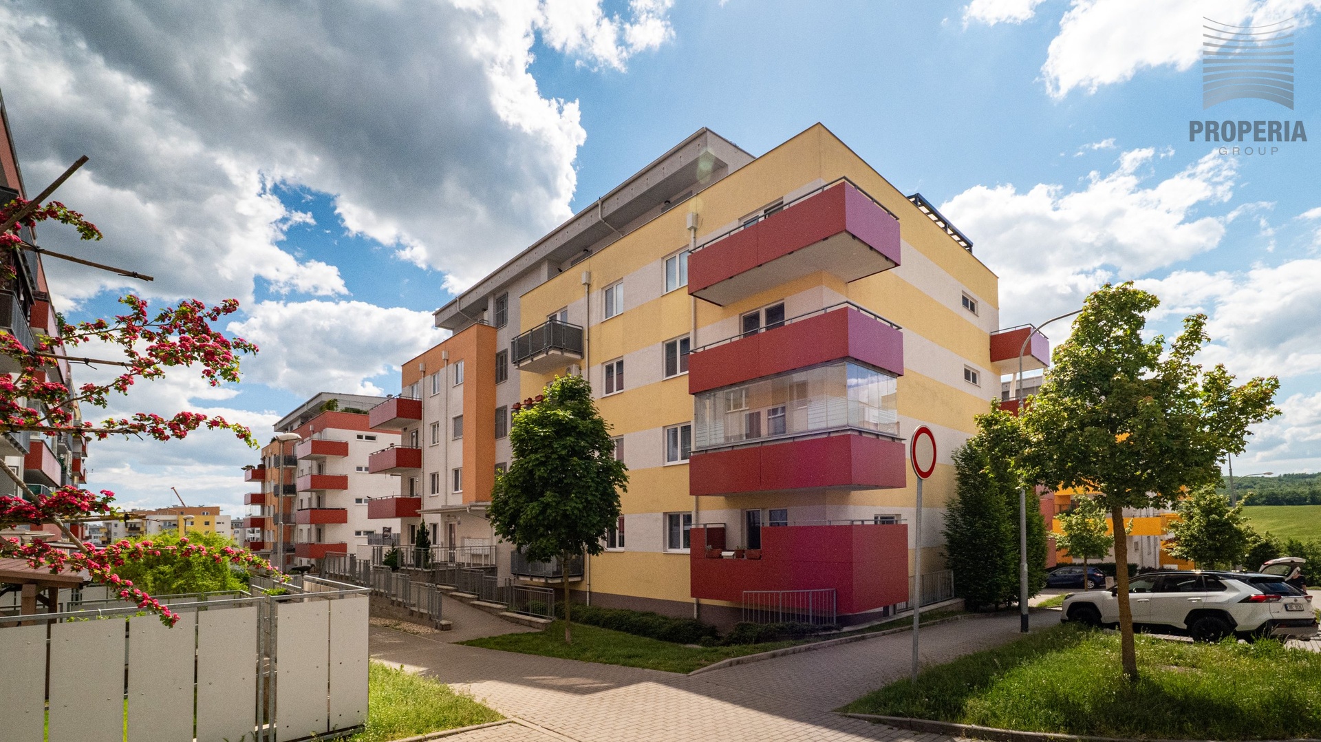 Prodej zděného bytu v OV 3+kk, ul. Lišejníková, Brno-Žebětín, prostorná terasa, garážové stání, výtah, CP 127 m<sup>2</sup>, UP 62 m<sup>2</sup>, terasa 63 m<sup>2</sup>, šatna, sklad