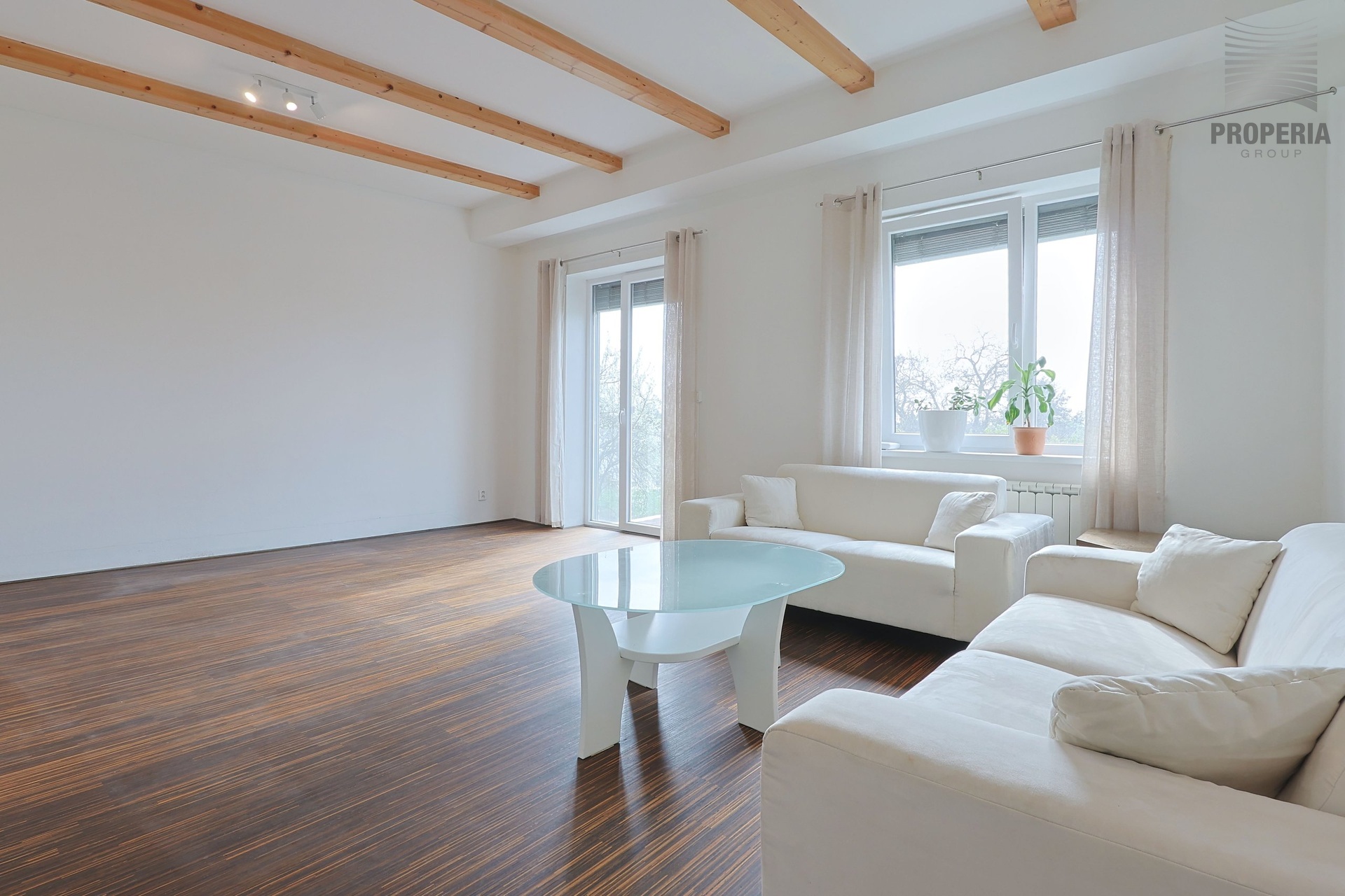 Prodej prostorného bytu 2+kk, o CP 52 m² se sdíleným bazénem v areálu – Slavkov u Brna, ul. Bučovická