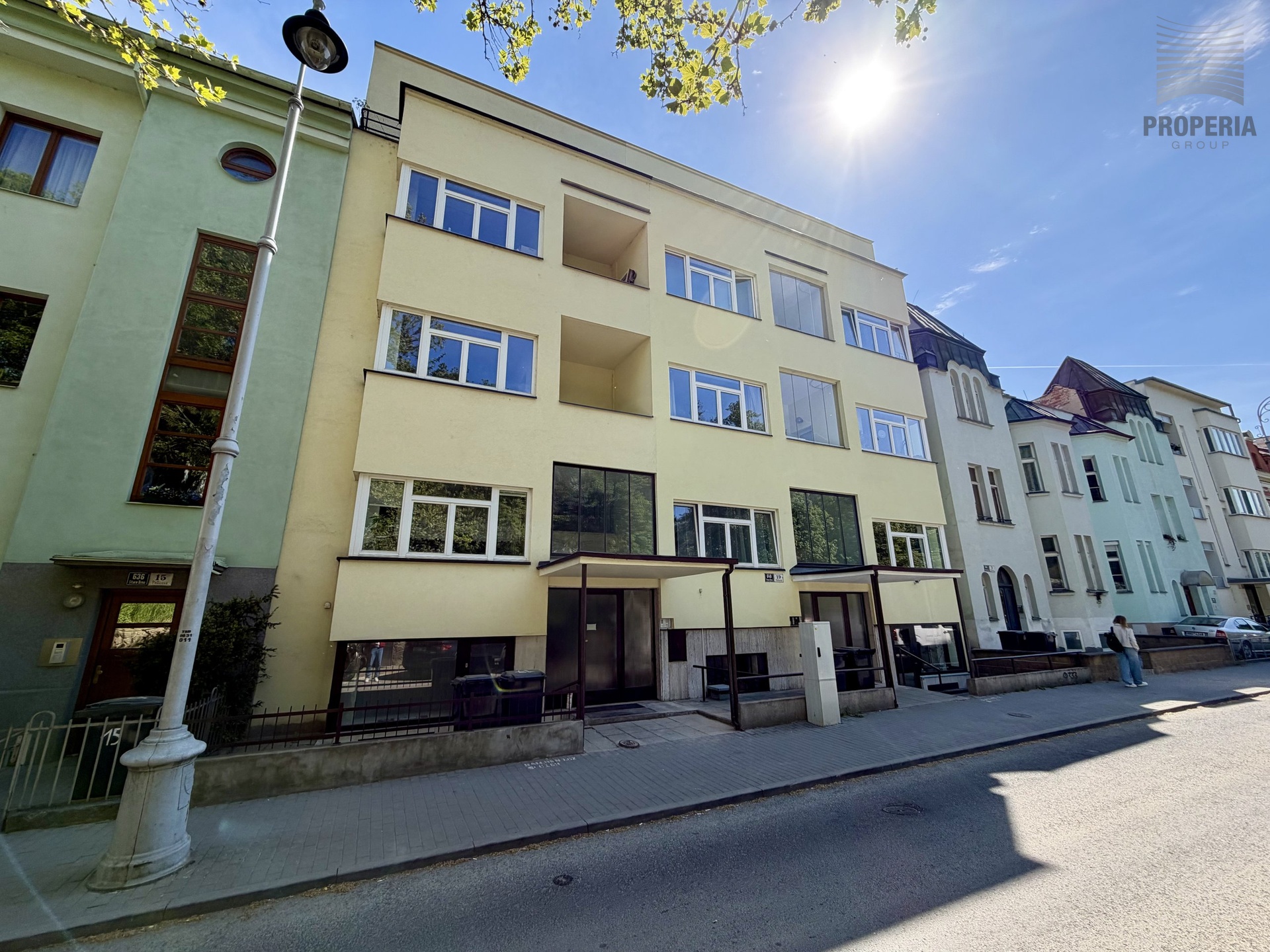 Pronájem hezkého, nezařízeného bytu 1+1, terasa i balkon, ul. Pellicova, Brno - Staré Brno, CP 45 m<sup>2</sup>, UP 35 m<sup>2</sup>, pod hradem Špilberk, výhled na Petrov