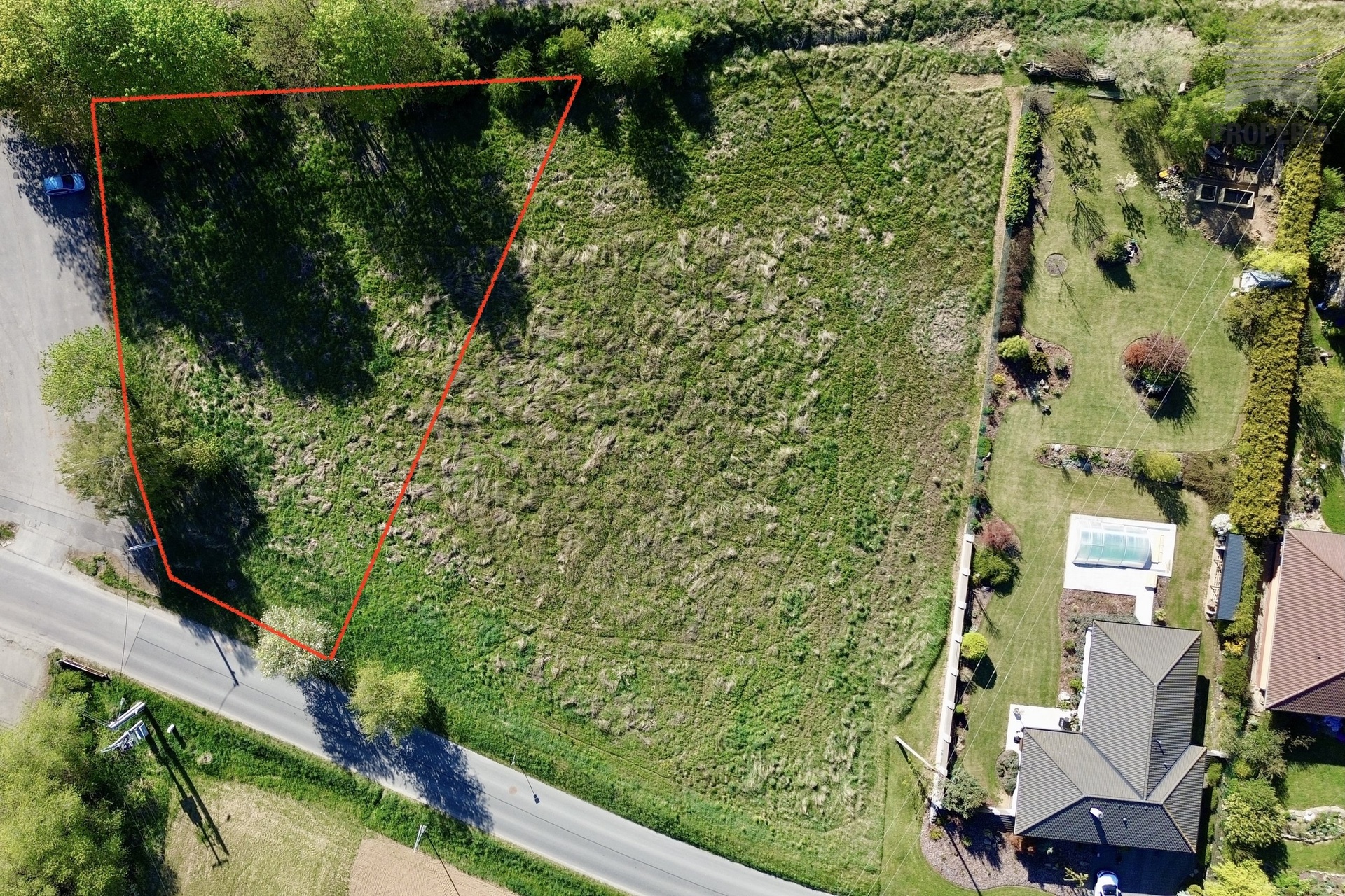 Prodej stavebního pozemku 1610 m² v Moravských Budějovicích s projektem samostatně stojícího domu o velikosti 4+kk – stavební povolení vydáno, projekt od architekta připraven
