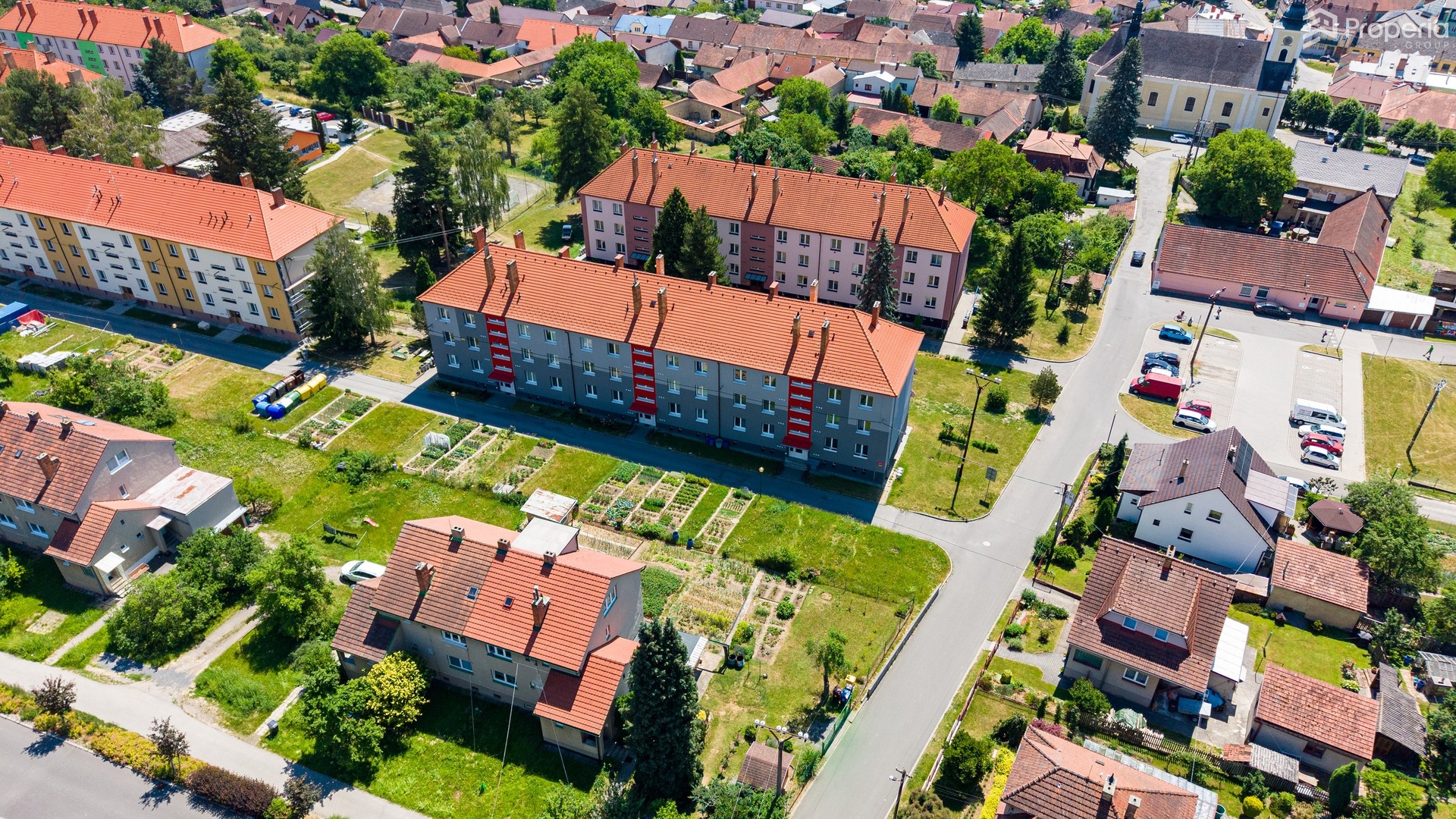 Prodej zrekonstruovaného zděného bytu v OV 2+kk se zasklenou lodžií, ul. Jubilejní, Velké Opatovice (okr. Blansko), CP 56 m<sup>2</sup>, UP 47 m<sup>2</sup>