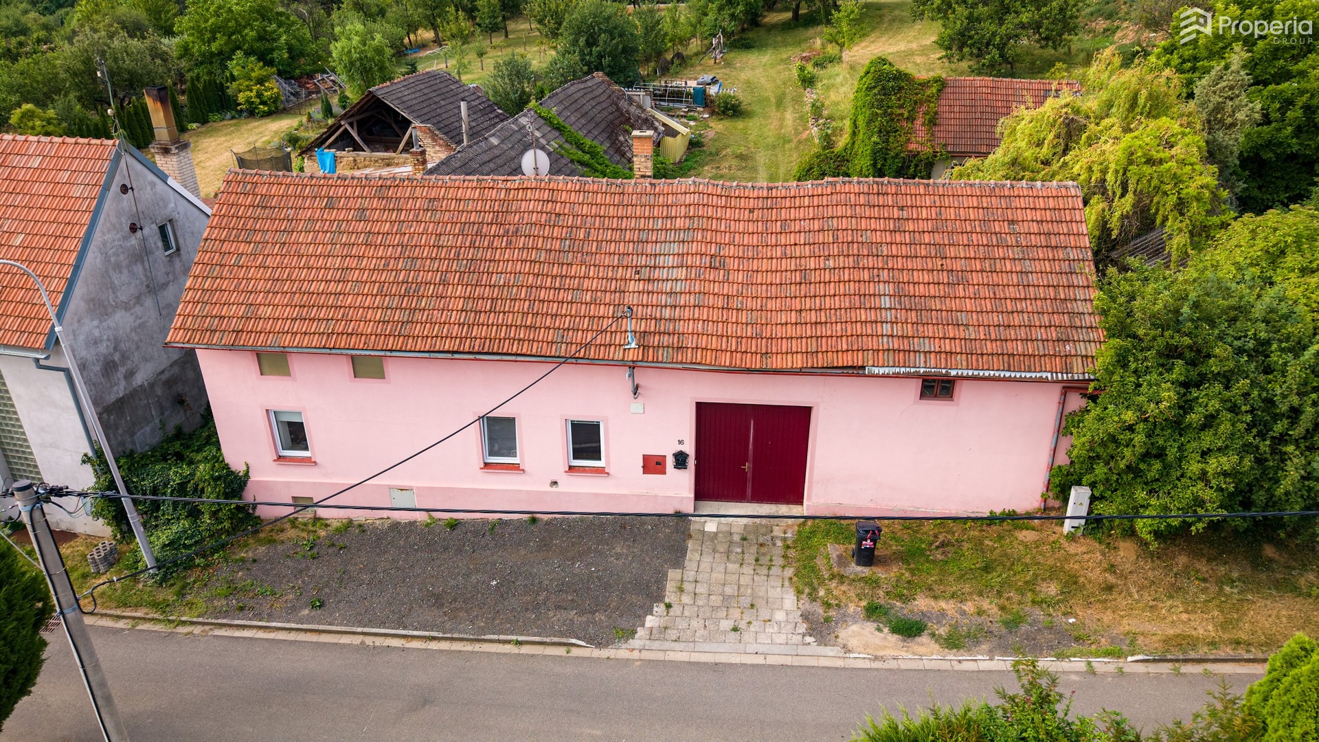 Rodinný dům se zahradou 2 661 m² a hospodářským zázemím v Zdislavicích